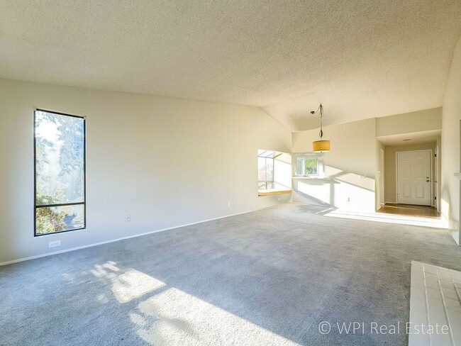 Building Photo - Spacious 2-Bedroom 2 B-Bath Condo with Ame...