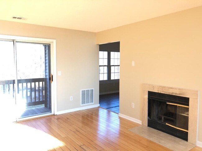 Building Photo - 20 Tanglewood Ct