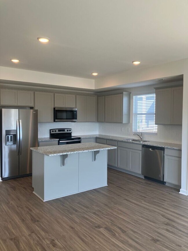 Building Photo - Resort like Amenities- Newly Built Home