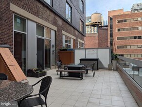 Building Photo - 1101 Locust St