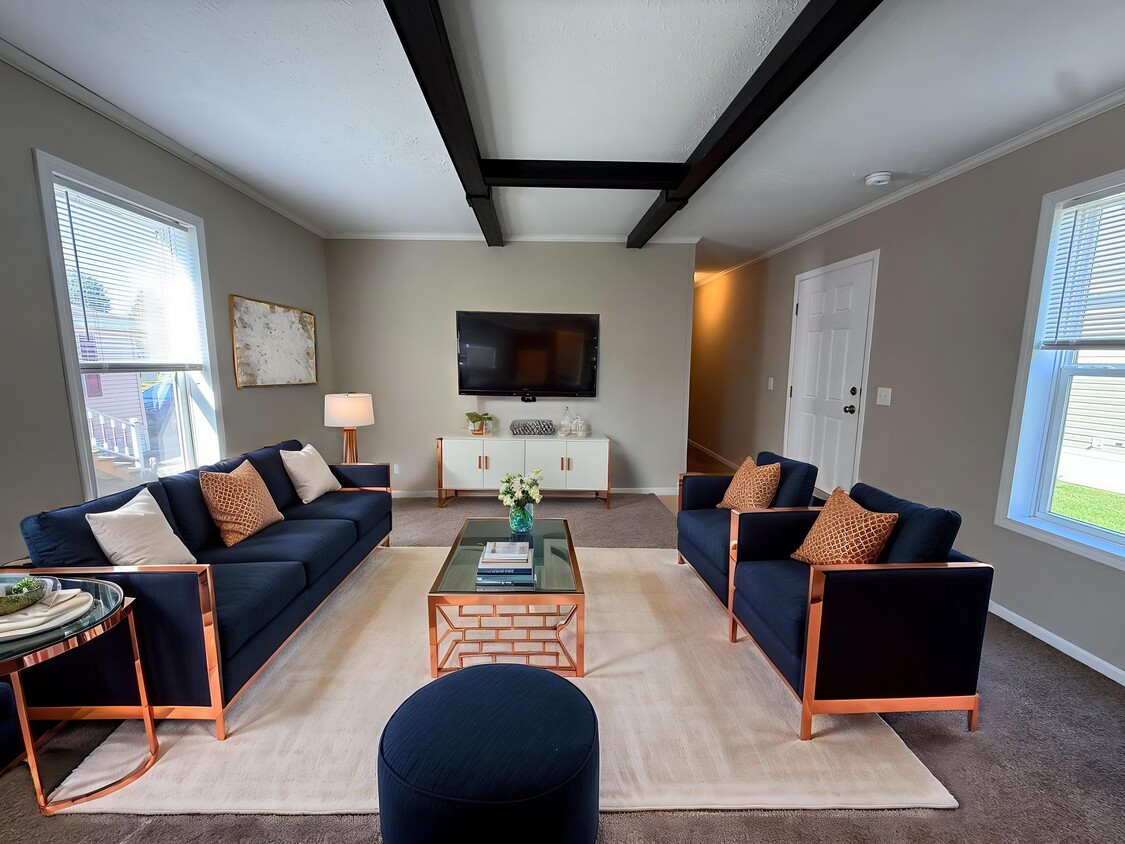 Foto principal - 12400 Creekview Ave