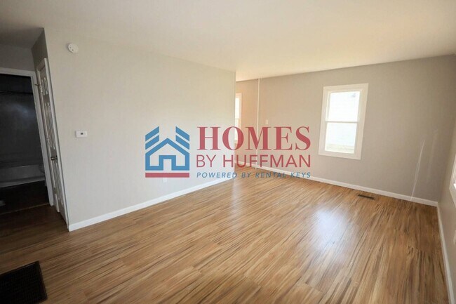 Foto del edificio - Three Bedroom House | Move in Ready