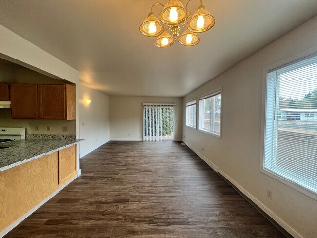 Foto del edificio - 1304 N Brooklane St