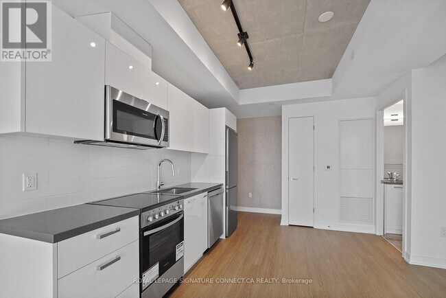 Building Photo - 284 King St E