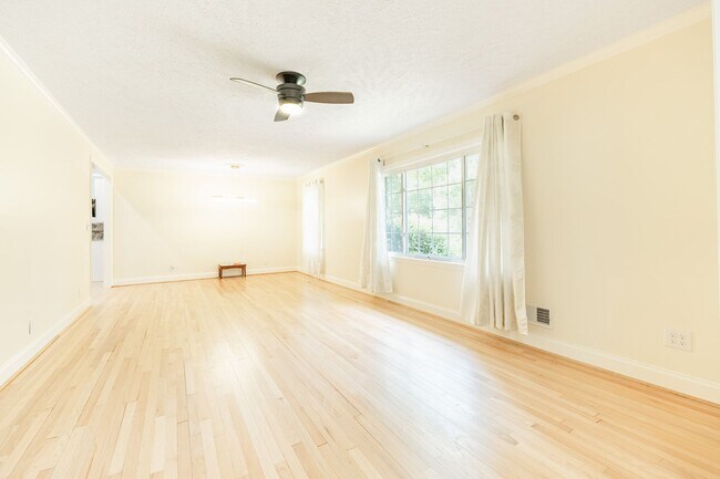 Foto del edificio - 607 3rd St Ext