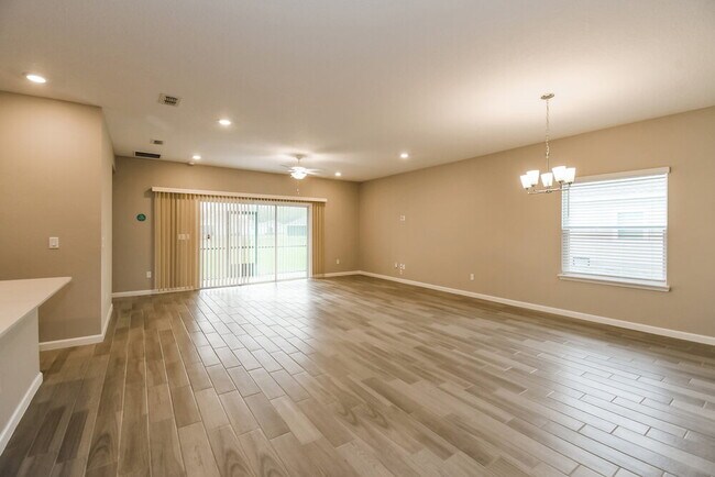 Foto del edificio - 11333 Oyster Creek Rd