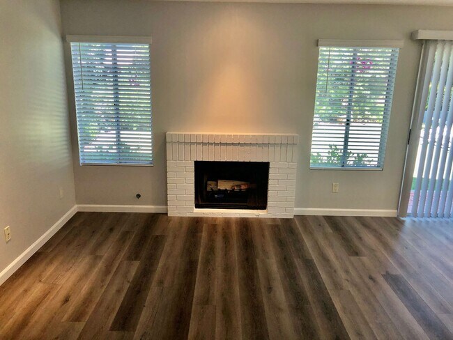 Foto del edificio - Charming 4-Bedroom, 3-Bath
