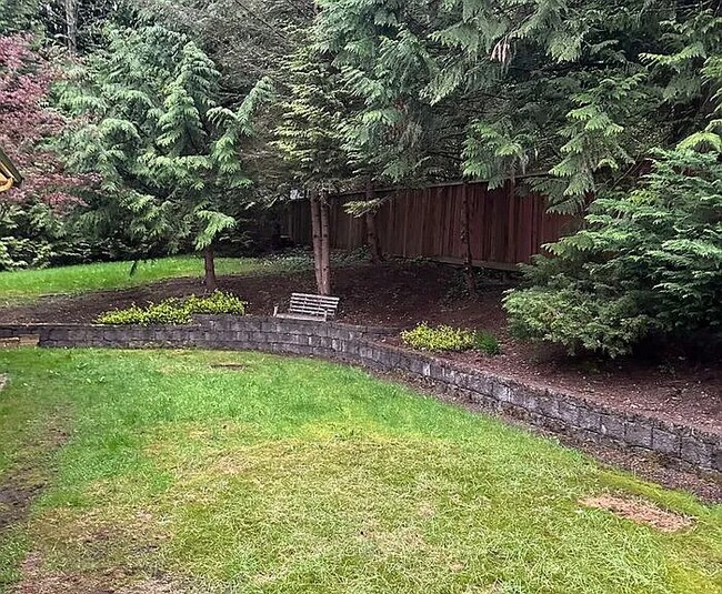 Building Photo - Nice 2 plus Bedroom 2 Bath Duplex in Puyallup!! Nice Location!!