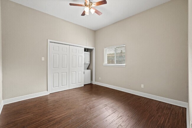 Foto del edificio - One of a kind, adorable 2 bed/1bath