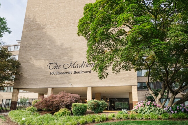 Photo - 600 Roosevelt Blvd Townhome