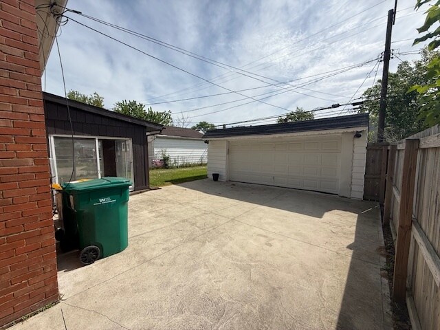 Foto del edificio - 5533 Beechwood Ave