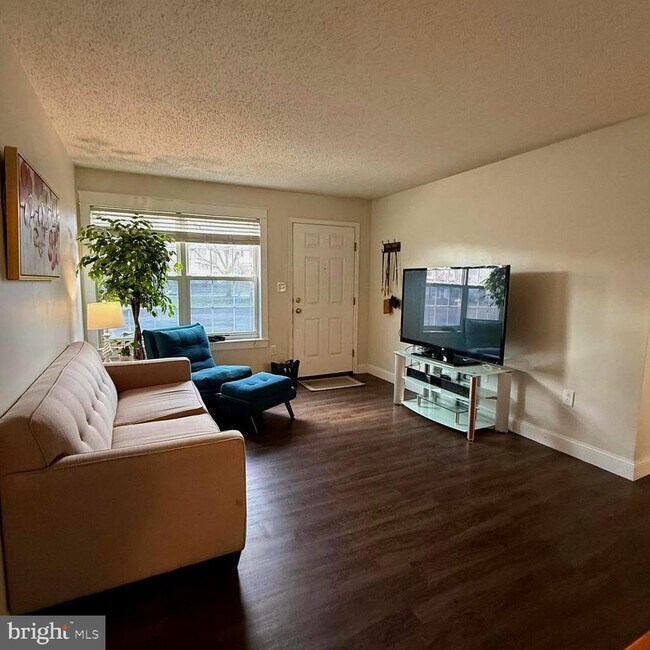 Foto del edificio - 103 Castleton Ct