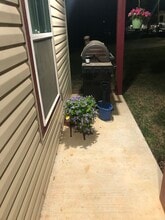 Building Photo - 305 S 12th St