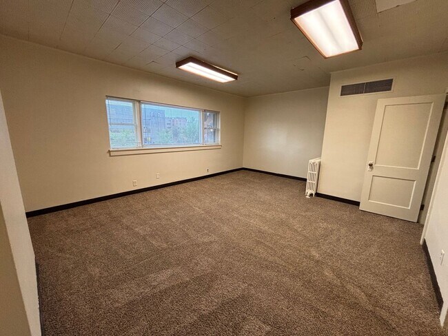 Building Photo - NJ611