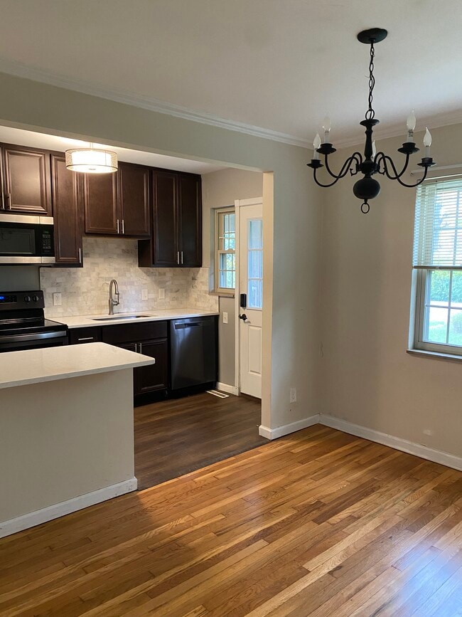 Kitchen/Dining Room - 1040 Northwest Blvd