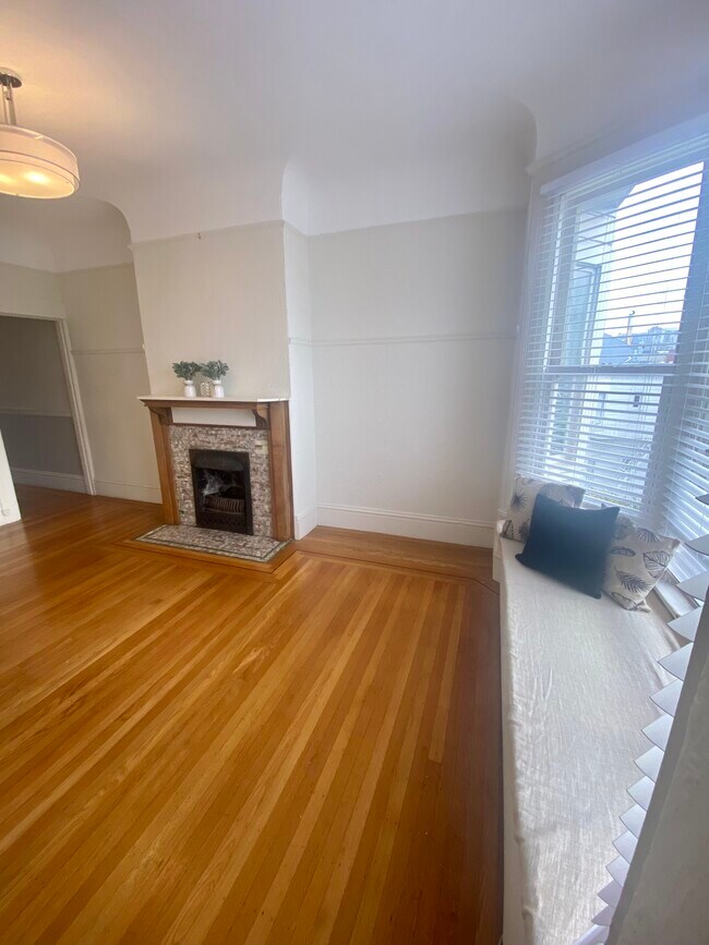 Alcove for TV/Media Console - 2535A Polk St