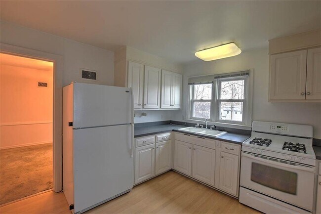 Foto del edificio - 1567 W Riverview Ave