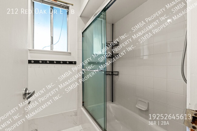 Building Photo - 212 Red Oak Dr E