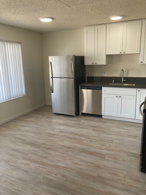 Building Photo - 923 Tamarack Ln