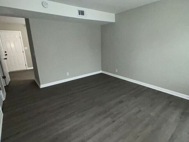 Foto del edificio - Two Bedroom Duplex near Trinity Hills in N...