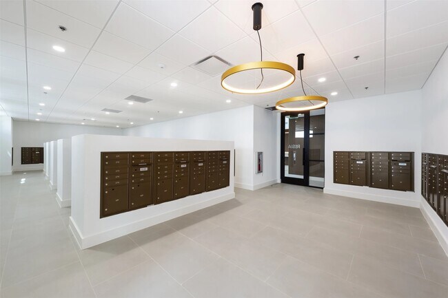 Foto del edificio - 18036 Park Row Blvd