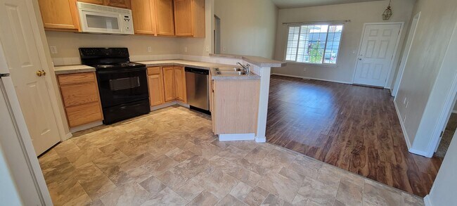 Foto del edificio - Caldwell 4 Bedroom 2 Bath Home + Bonus Room!