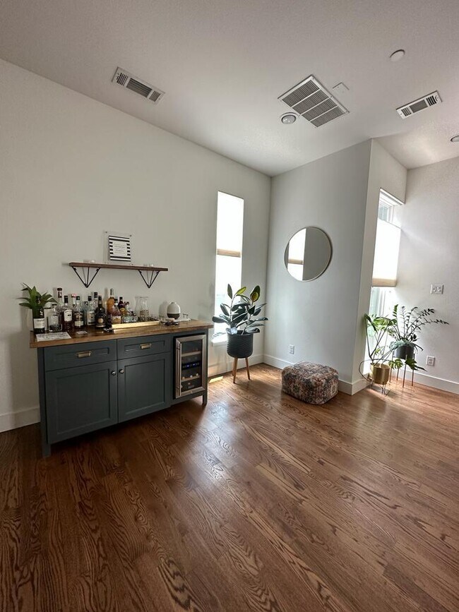 Foto del edificio - 5705 Bryan Pky