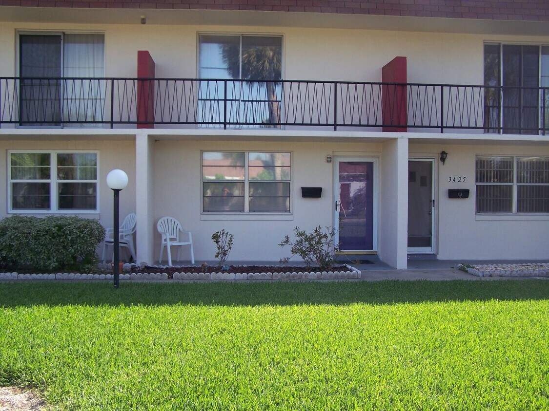 Primary Photo - 50% off move in with 1 year lease agreement!!