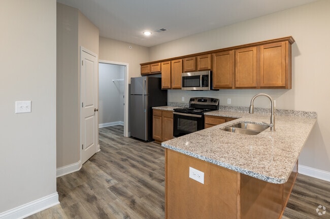 2BR, 2BA - 1114SF - Adelyn Apartments