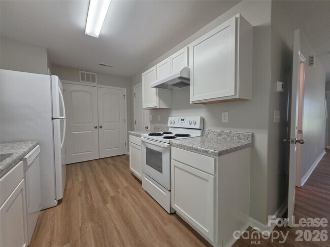 Foto del edificio - 1156 McRee Heights Cir