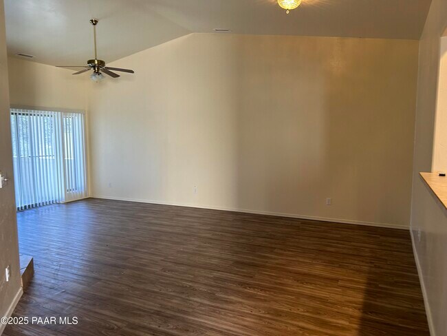 Foto del edificio - 2361 Sequoia Dr