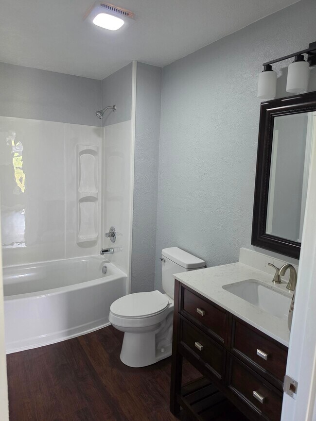 Foto del edificio - 421 River Bend Dr
