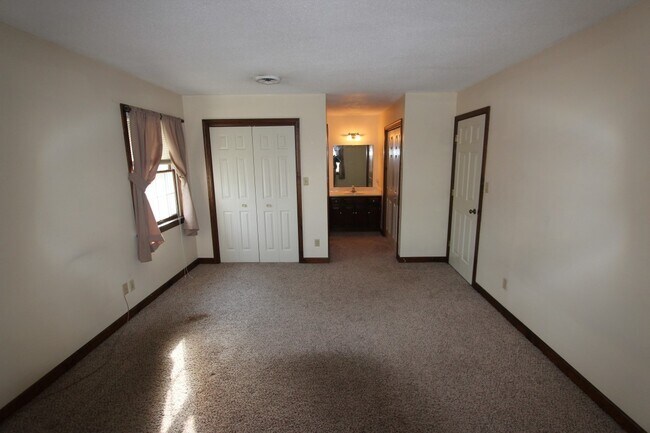 Foto del edificio - Hayes 2 story Powhatan Chimney
