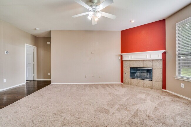 Foto del edificio - Move In Ready 3 Bed, 2 Bath Home Close to HEB, Costco, and The Harbor