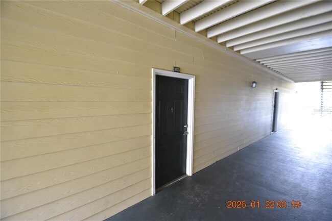 Building Photo - 18573 Bridle Club Dr