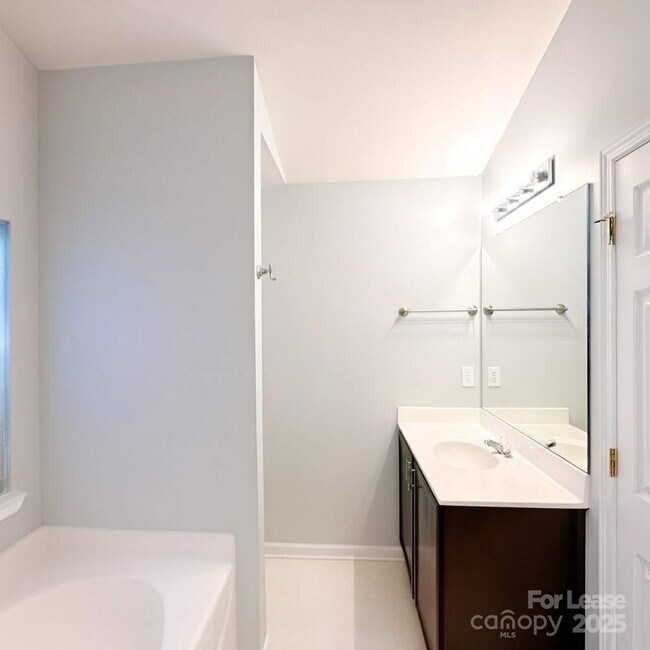 Foto del edificio - 4831 Stowe Derby Dr