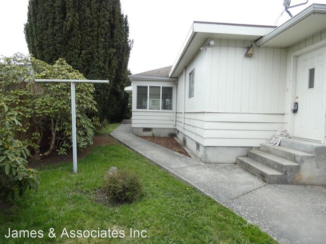 Building Photo - 3 br, 2 bath House - 428 E. Front St.