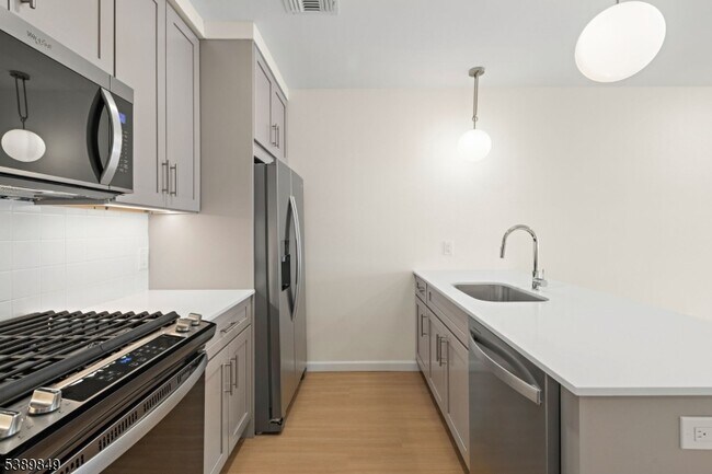 Foto del edificio - 70 Ridgedale Ave