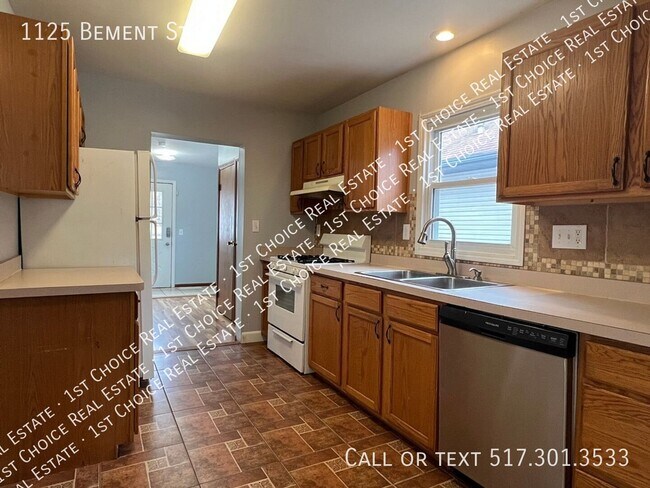 Foto del edificio - 1125 Bement St