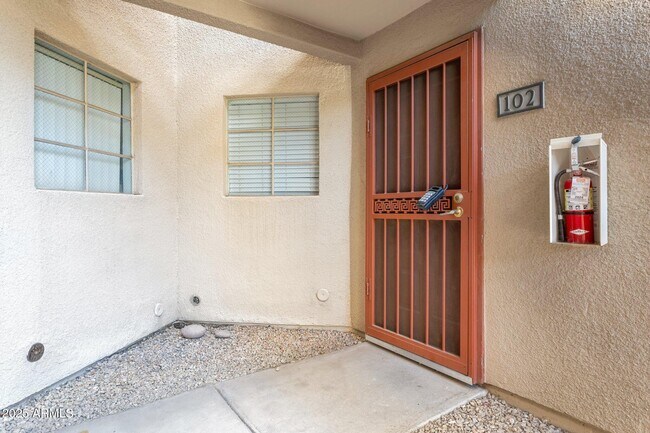 Foto del edificio - 4850 E Desert Cove Ave