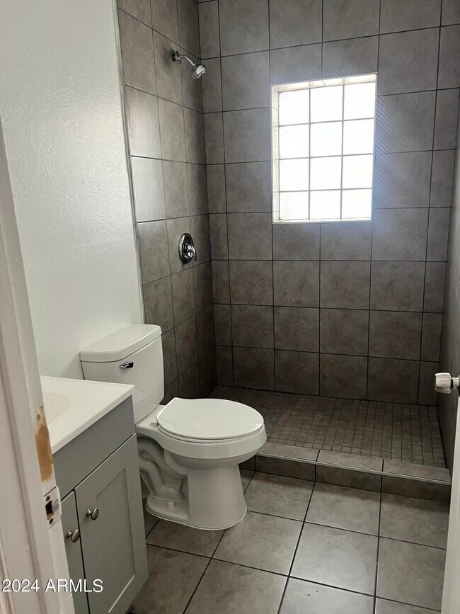 Foto del edificio - 5912 West Myrtle Ave