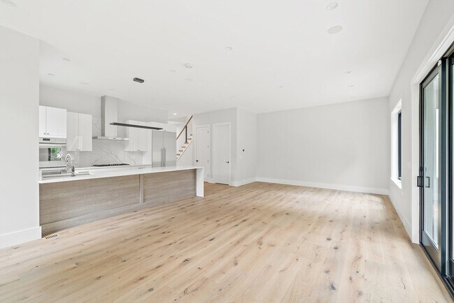Foto del edificio - 94 Thurston Rd