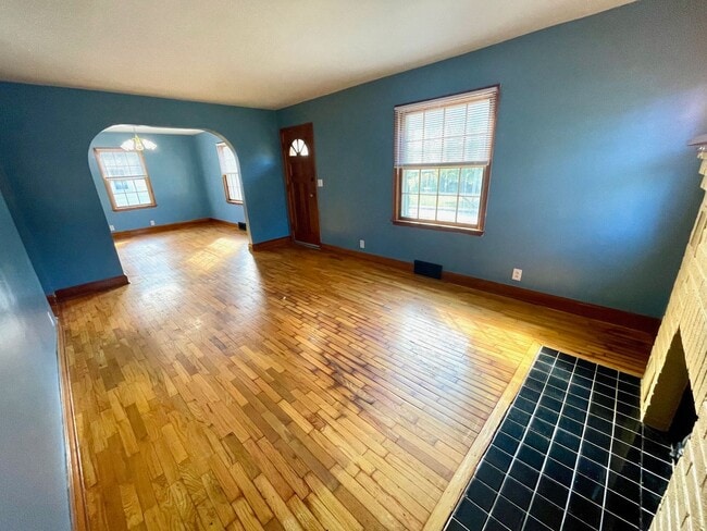 Foto del edificio - Very Unique 5 Bedroom Home on Large Lot