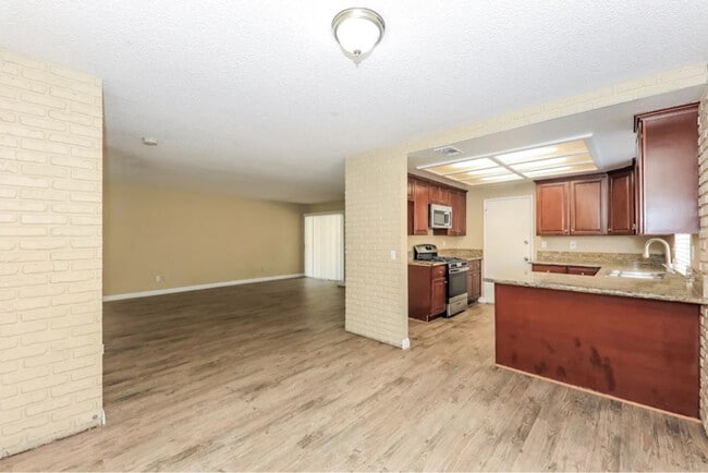 Foto del edificio - 8770 Buckeye Ct