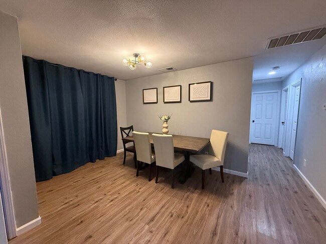 Foto del edificio - 774 Elk Hills Dr