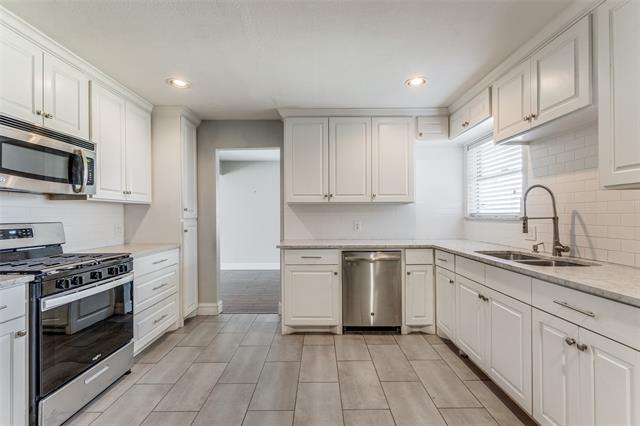 Building Photo - 2523 Woodmere Dr