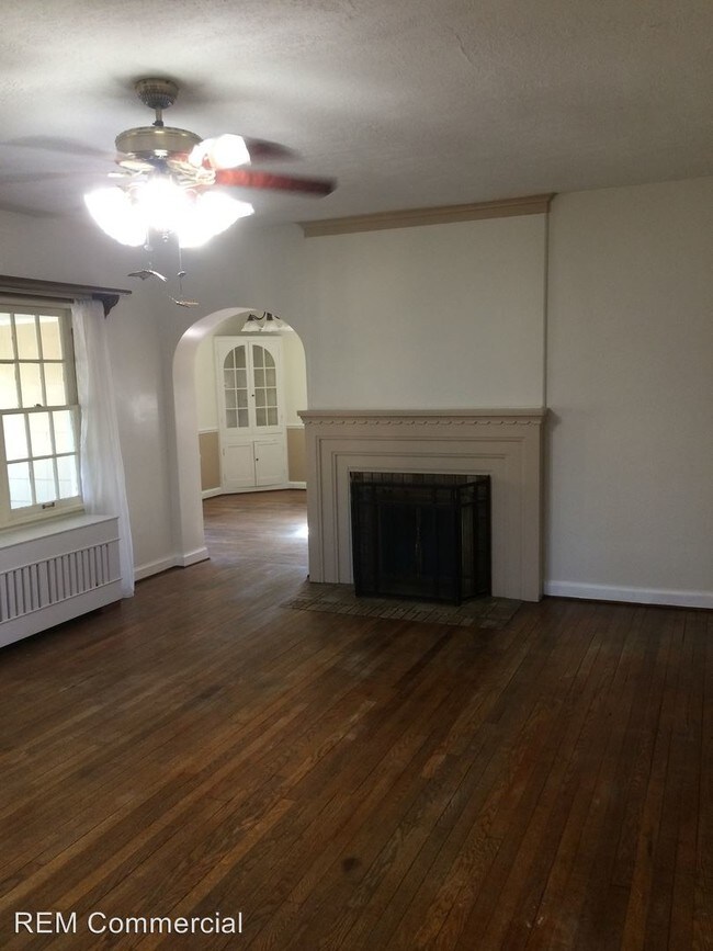 Building Photo - 824 S Cleveland Massillon Rd