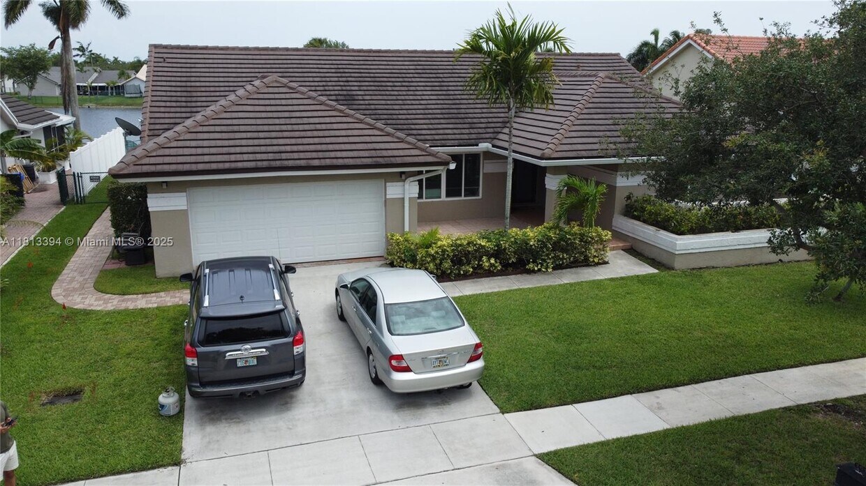 Foto principal - 16190 NW 14th St