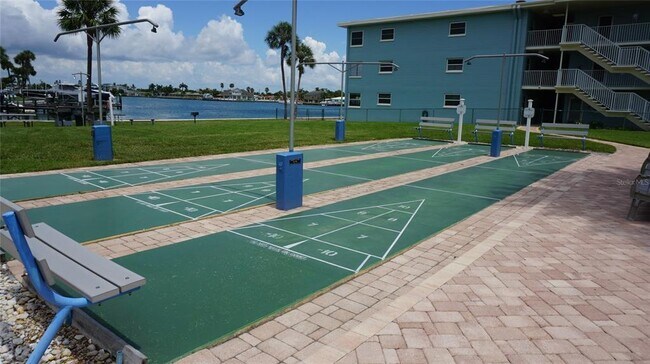 Foto del edificio - 300 64th Ave