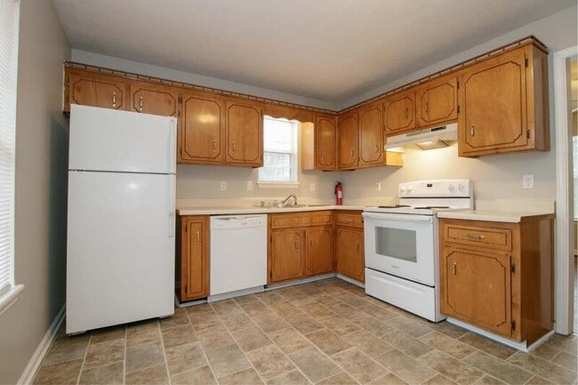 Building Photo - 632 Artic Ave